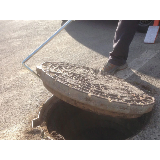 ITALIFTERS LB7 | Beak-Type Manhole Cover Lifting Tool ITALIFTERS LB7 | Beak-Type Manhole Cover Lifting Tool - Kapountalis