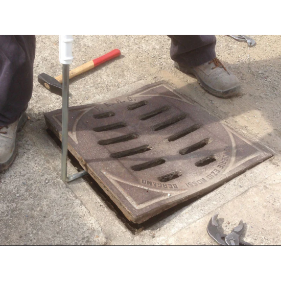 ITALIFTERS LB7 | Beak-Type Manhole Cover Lifting Tool ITALIFTERS LB7 | Beak-Type Manhole Cover Lifting Tool - Kapountalis