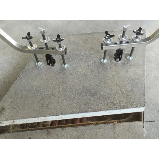 ITALIFTERS LB8 | Lever-Type Manhole Cover Lifting Tool ITALIFTERS LB8 | Lever-Type Manhole Cover Lifting Tool - Kapountalis