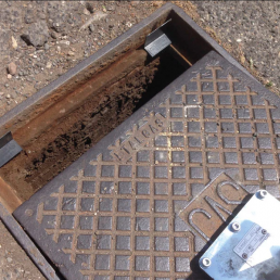 ITALIFTERS Shims Corners | Premium Soundproof Corner Shims for Manhole Covers