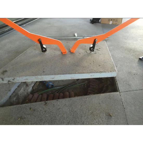 ITALIFTERS LB2 | Nail-Type Manhole Cover Lifting Tool ITALIFTERS LB2 | Nail-Type Manhole Cover Lifting Tool - Kapountalis