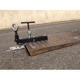 ITALIFTERS ES1 | Screw Extractor for the Realease f Blocked and Oxidized Manholes