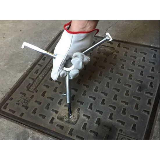 ITALIFTERS T3 PolyTool | Multi-Tool for Opening Manhole Covers - Kapountalis