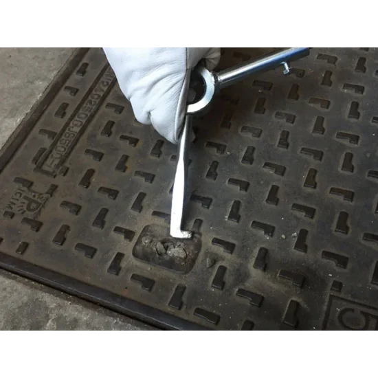 ITALIFTERS T3 PolyTool | Multi-Tool for Opening Manhole Covers - Kapountalis