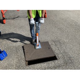 ITALIFTERS CL10 | Magnetic manhole cover lifter | 400 kg