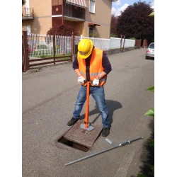 ITALIFTERS CL11 | Magnetic manhole cover lifter | 420 kg