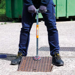 ITALIFTERS XT1 NANO ERGO | Magnetic manhole cover lifter | 230 kg