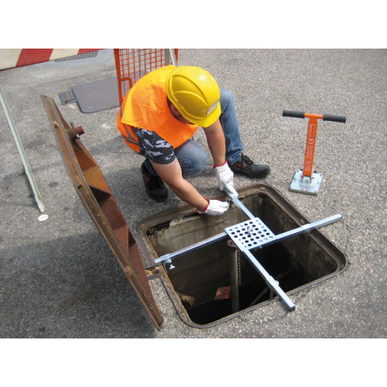 ITALIFTERS AC90 | Anti-Fall Safety Apparatus for Open Manholes ITALIFTERS AC90 | Anti-Fall Safety Apparatus for Open Manholes - Kapountalis
