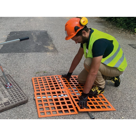 ITALIFTERS AC90 | Anti-Fall Safety Apparatus for Open Manholes ITALIFTERS AC90 | Anti-Fall Safety Apparatus for Open Manholes - Kapountalis