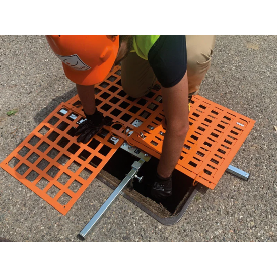 ITALIFTERS AC90 | Anti-Fall Safety Apparatus for Open Manholes ITALIFTERS AC90 | Anti-Fall Safety Apparatus for Open Manholes - Kapountalis