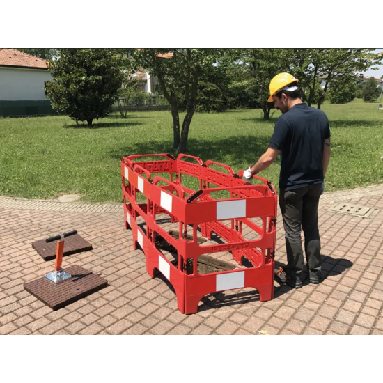 ITALIFTERS SAFEGATE | Safety Plastic Gate with Square or Linear Closure ITALIFTERS SAFEGATE | Safety Plastic Gate with Square or Linear Closure - Kapountalis