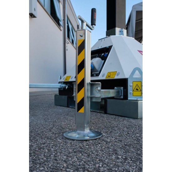 ITALTOWER LIGHTING TOWER WITH MANUAL LIFTING SYSTEM ORUS UP TO 9M - ILLUMATED AREA UP TO 9300 SQM - Kapountalis