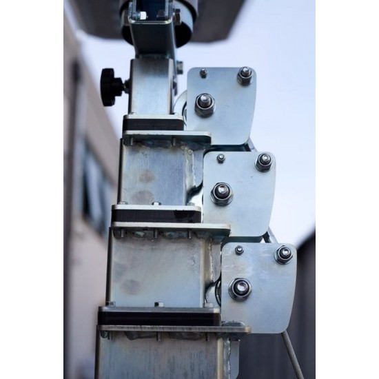 ITALTOWER LIGHTING TOWER WITH MANUAL LIFTING SYSTEM STREET PLUG-IN UP TO 5.5M - ILLUMATED AREA UP TO 4700 SQM - Kapountalis
