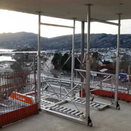 Liftroller floor - Πλατφόρμα μεταφοράς-κύλισης εμπορευμάτων και εξοπλισμού από μπαλκόνι ή εξέδρα μέσα στο κτίριο