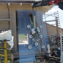 Bεντούζα ανύψωσης τζαμιών μπαταρίας με ηλεκτρικές κινήσεις.VB4+8 RCEBE d4 1500 kg