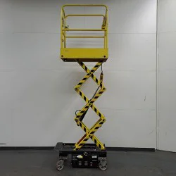 BOSS X3 USED SCISSOR WORKING PLATFORMS YOUNGMAN - 4.55M 240KG (2010)