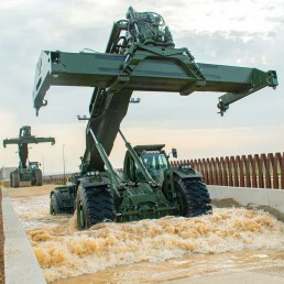 MILITARY Reachstacker RSUP 25 AT 4 wheel drive