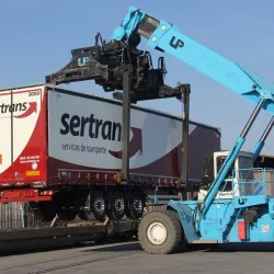  UPLIFTING Reach stacker Model RSUP 45-7CH5 FOR LOADED CONTAINERS 19Τ/36Τ/45Τ