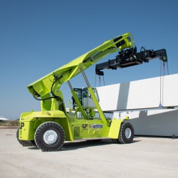 Reach stacker Model RSUP 45-6P5 Reach stacker Model RSUP 45-6P5